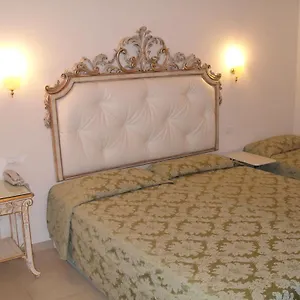 Residenza Due Torri Check In Presso Vicolo Cattani 7 Guest house